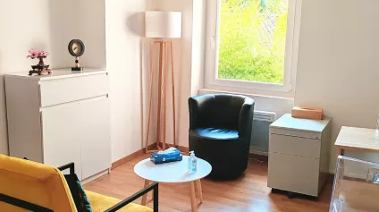 A LOUER UN BUREAU DE 16m2 SUR UN AXE PASSANT EN CENTRE VILLE DE LA ROCHE SUR YON. - Offre immobilière - Arthur Loyd