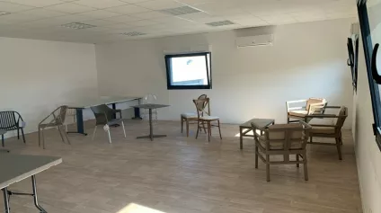 TOURS SUD VEIGNE PROCHE CHAMBRAY - D910 - A LOUER BUREAUX DE 88 M² AVEC 2 PARKINGS - Offre immobilière - Arthur Loyd