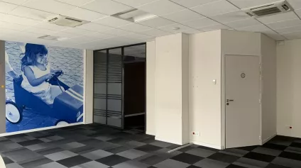 Local commercial à louer 70 m² - Saint-Pierre-des-Corps / idéal activité de services - Offre immobilière - Arthur Loyd