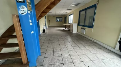 TOURS EST - MONTLOUIS CONNEUIL - A LOUER BUREAUX DE 240 M² AVEC STATIONNEMENT FACILE - Offre immobilière - Arthur Loyd