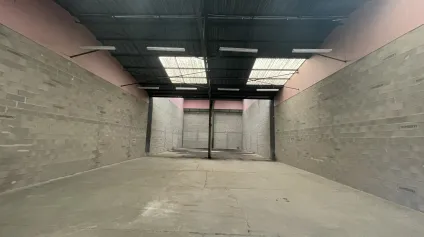 Locaux d'activités divisibles à vendre à Beauvais, quartier de la gare. - Offre immobilière - Arthur Loyd