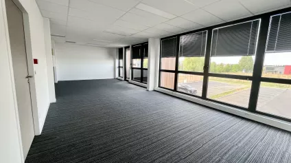 Bureaux à louer à SAINT MARTIN DU VIVIER 76160 - Offre immobilière - Arthur Loyd