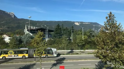 BUREAUX A VENDRE 922M² DISPONIBLES GRENOBLE AVEC PARKING - Offre immobilière - Arthur Loyd