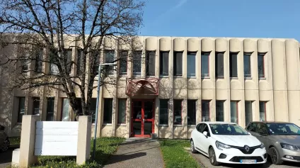 BUREAUX A LOUER MEYLAN 204M² + 138M² PROCHE INOVALLEE AVEC PARKING - Offre immobilière - Arthur Loyd