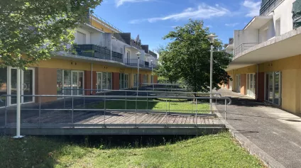 Locaux commerciaux à louer à l'entrée de la ville d'Ambès - Offre immobilière - Arthur Loyd