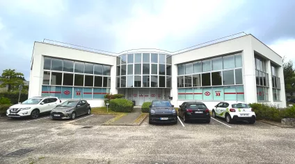 Location bureaux de 940 m² à Mérignac proche tram A et aéroport. - Offre immobilière - Arthur Loyd