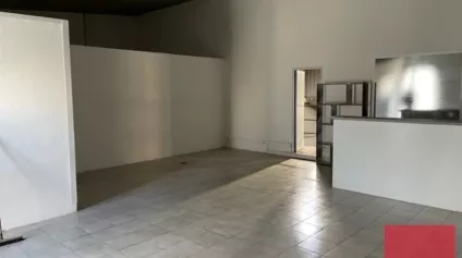 Local commercial à louer avec grand terrain privatif - Offre immobilière - Arthur Loyd