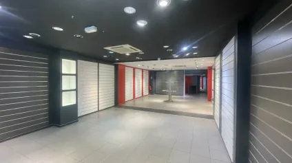 LA ROCHE-SUR-YON  LOCAL COMMERCIAL DE 160M² À LA LOCATION  - EMPLACEMENT N°1 - Offre immobilière - Arthur Loyd