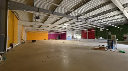 A LOUER LOCAL D'ACTIVITÉ MAIGNELAY-MONTIGNY 1 079 M2 ENV. - Offre immobilière - Arthur Loyd