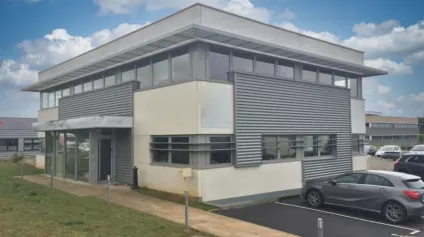 À louer - Bureaux lumineux de 194 m² à Boves, proche ZAC Jules Verne et accès direct Amiens - Offre immobilière - Arthur Loyd