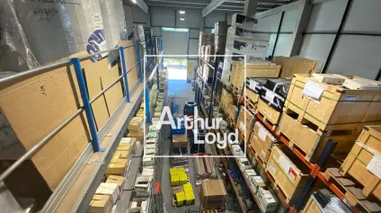 Local d'activité à louer Montpellier - 970 m² avec grande hauteur, bureaux climatisés et accès poids lourds - Offre immobilière - Arthur Loyd