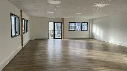À louer - Local d'activité de 1 923 m² avec bureaux - Parc neuf certifié à Graveson (13) - Offre immobilière - Arthur Loyd