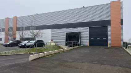 Locaux d'activité avec bureaux à louer - 1 282 m² avec quai de déchargement - Mitry-Mory, proche Paris et Roissy-CDG - Offre immobilière - Arthur Loyd
