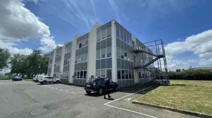 BUREAUX DIVISIBLE DE 2700m² A LOUER A CHAURAY PROCHE DE L'AVENUE DE PARIS ET DE LA ZONE MENDES FRANCE CHAURAY NIORT - Offre immobilière - Arthur Loyd