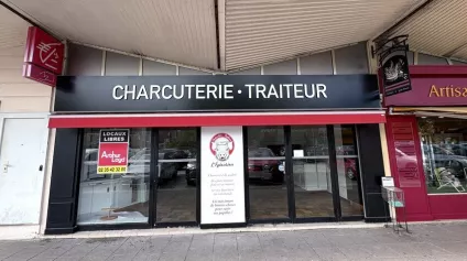 A VENDRE - LOCAL COMMERCIAL DE 150 m2 - CENTRE COMMERCIAL DE PORT JÉROME SUR SEINE - Offre immobilière - Arthur Loyd