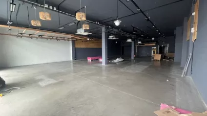 LOCAL COMMERCIAL ET BUREAUX A LOUER - ZONE COMMERCIALE DE QUIMPER - Offre immobilière - Arthur Loyd