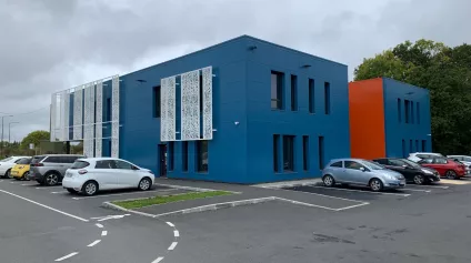 A LOUER / A VENDRE LOCAUX BRUT DE BETON ZONE DE KERLIC - QUIMPER - Offre immobilière - Arthur Loyd