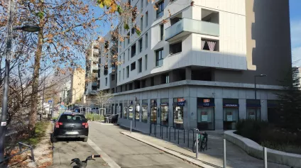 LOCAL COMMERCIAL NEUF 141M² A LOUER GRENOBLE COURS LIBERATION - Offre immobilière - Arthur Loyd