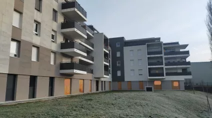 LOCAL COMMERCIAL OU BUREAU NEUF 145M² A LOUER MEYLAN INNOVALLEE - Offre immobilière - Arthur Loyd