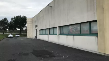 A LOUER - LOCAL -STOCKAGE - LA BAULE - 265 M2 - Offre immobilière - Arthur Loyd