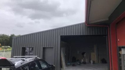 ACTIVITES - STOCKAGE - 182 M2 - BUREAUX - PORTE SECTIONNELLE - Offre immobilière - Arthur Loyd