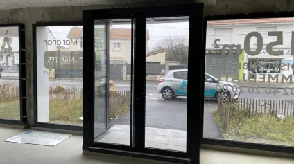 LOCAL A VENDRE ROUTE DE RENNES - NANTES 150 m2 - Offre immobilière - Arthur Loyd