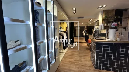 Local commercial à louer Montpellier Écusson - Emplacement stratégique avec réserve - Offre immobilière - Arthur Loyd