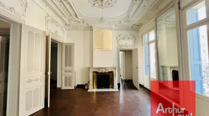 BUREAUX A LA VENTE - IMMEUBLE DE STYLE HAUSSMANNIEN - Offre immobilière - Arthur Loyd