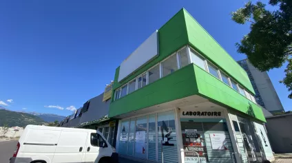 COMMERCE 230 M² A VENDRE - ECHIROLLES - Offre immobilière - Arthur Loyd