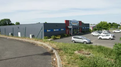 Local commercial Azay Le Brule 1300 m2 - Offre immobilière - Arthur Loyd