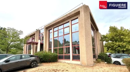 Bureaux rénovés à vendre à Meyreuil - Offre immobilière - Arthur Loyd