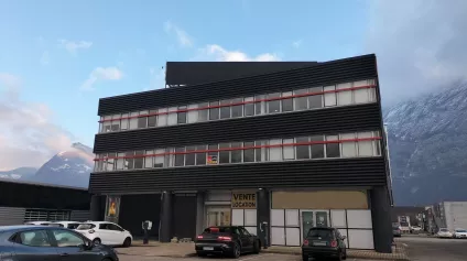 BUREAUX A LOUER SAINT EGREVE 411M² PROCHE AUTOROUTE - Offre immobilière - Arthur Loyd
