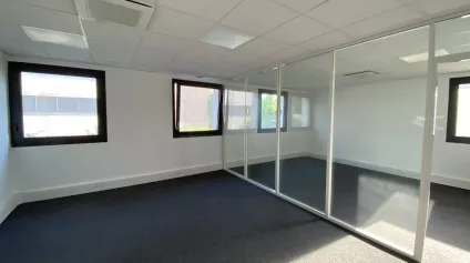 LOCATION BUREAU 136 M² R+1 AVEC ACCES PMR ET PARKINGS MEYLAN INOVALLEE - Offre immobilière - Arthur Loyd