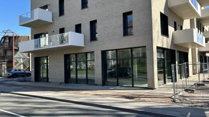 Location locaux commerciaux La Madeleine visibilité et accès transports - Offre immobilière - Arthur Loyd