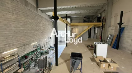 À louer  Locaux d'activité à Montauroux : 160 m² au sol + 100 m² en mezzanine - Offre immobilière - Arthur Loyd