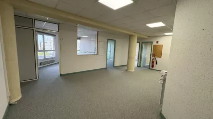 TOURS SUD - SAINT-PIERRE-DES-CORPS GARE TGV - A LOUER BUREAUX DE 107 M² AU 4EME ETAGE - Offre immobilière - Arthur Loyd