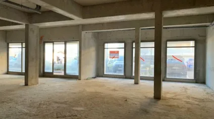 Local commercial à louer brut de béton - Les Angles - Offre immobilière - Arthur Loyd