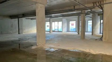 Local commercial à louer brut de béton - Les Angles - Offre immobilière - Arthur Loyd
