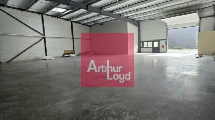 LA ROCHE BLANCHE A LOUER LOCAL ACTIVITE 421 M² - Offre immobilière - Arthur Loyd