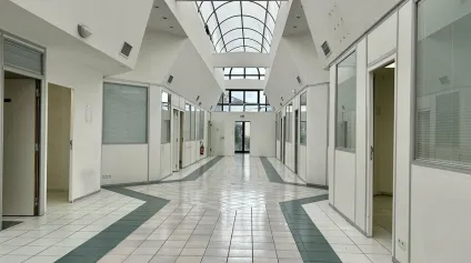 BUREAUX à VENDRE de 607.4 m² - Offre immobilière - Arthur Loyd