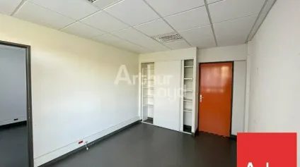 POITIERS NOUVELLE CITEE JUDICIAIRE - SUPERBES BUREAUX A LOUER 308m² AVEC STATIONNEMENT - Offre immobilière - Arthur Loyd