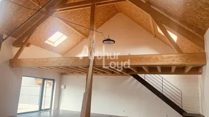 Local en parfait état, belle visibilité, proximité autoroute - Offre immobilière - Arthur Loyd