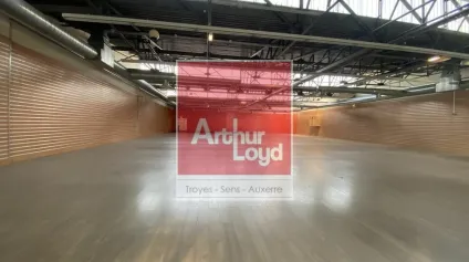 Local Commercial 600 m² - Pont Sainte Marie - Offre immobilière - Arthur Loyd