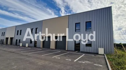 Local d'activité 215 m² - A LOUER - Offre immobilière - Arthur Loyd