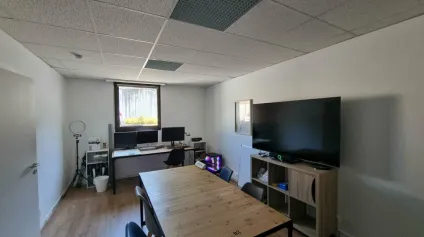 À LOUER  BUREAUX MODULABLES OU SHOWROOM  CENTRE-VILLE LA ROCHE-SUR-YON - Offre immobilière - Arthur Loyd