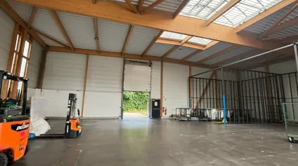 À LOUER  BÂTIMENT D'ACTIVITÉ 625 m²  SUD DE LA ROCHE-SUR-YON - Offre immobilière - Arthur Loyd