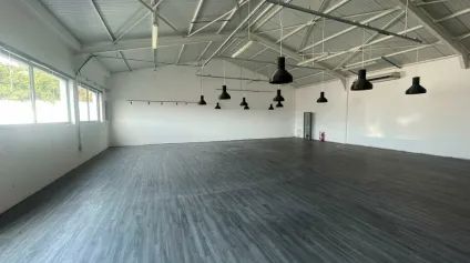 LOCATION  LOCAL COMMERCIAL DE 360 M²  JARD-SUR-MER - Offre immobilière - Arthur Loyd