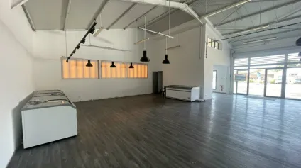 LOCATION  LOCAL COMMERCIAL DE 360 M²  JARD-SUR-MER - Offre immobilière - Arthur Loyd