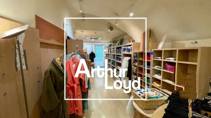 BAIL A CEDER - LOCAL CENTRE VILLE - NIMES - 60 M2 - VITRINE ANGLE - Offre immobilière - Arthur Loyd