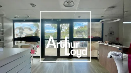 Au sein de l'ensemble immobilier NOVEO CENTER, 1ere ligne du boulevard Salavdore Allende à Nîmes.Proximité zone commerciale des 7 collines - Offre immobilière - Arthur Loyd